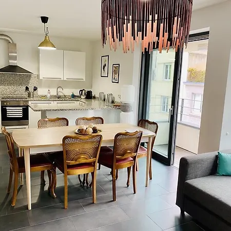 Large Modern Flat In The Heart Of Center, Free Parking *