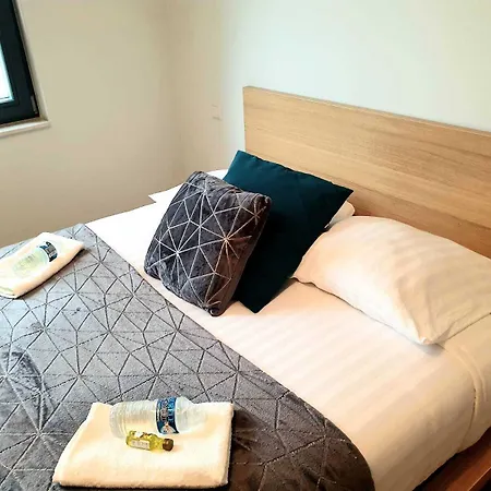 Large Modern Flat In The Heart Of Center, Free Parking Appartement
