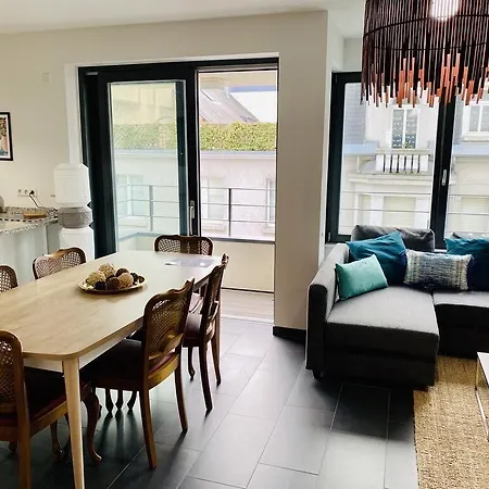 Large Modern Flat In The Heart Of Center, Free Parking